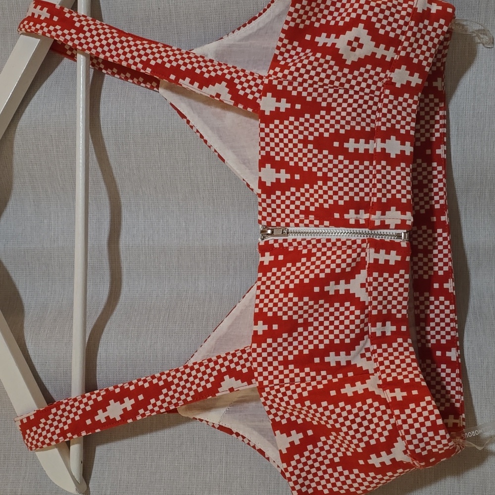 GLAMOROUS Patterned Crop Top Size Medium - Picture 5 of 8